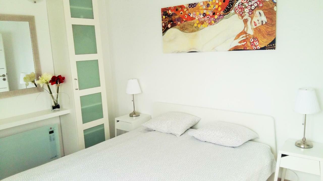 Apartment Nicolas - & Sea 10m Away - Amazing Sea View! Rtina